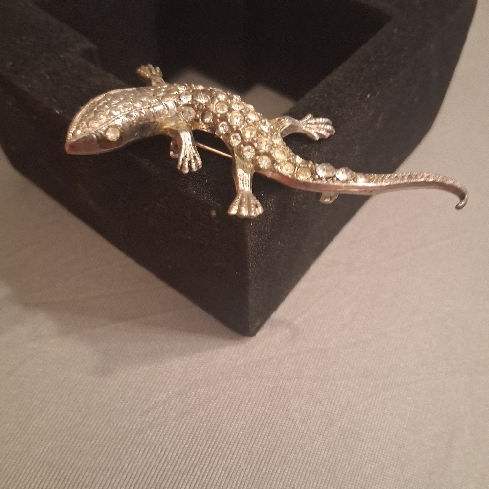 Rhinestone Lizard Brooch - Silver Tone